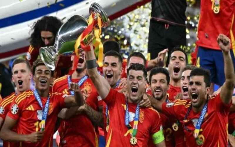 giai bong da euro la gi va the thuc thi dau hien tai
